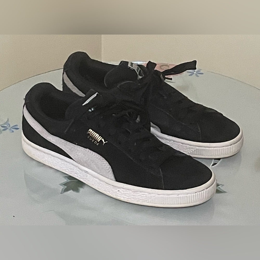 Women’s Puma Classic Black and Grey Suede Sneakers Size 7.5